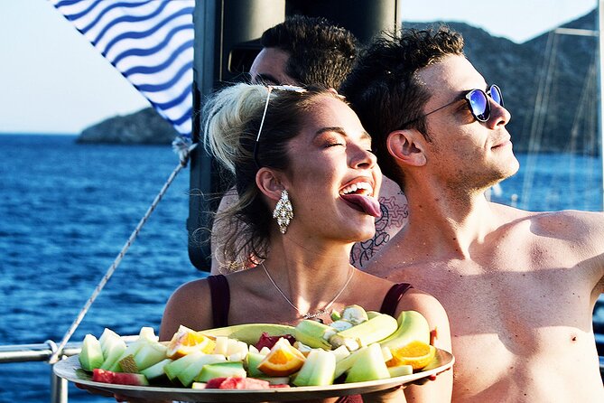 Boat Party with Swimming Stop Experience in Mykonos - DJ Beats After Dark: Dancing Starts When the Sun Drops
