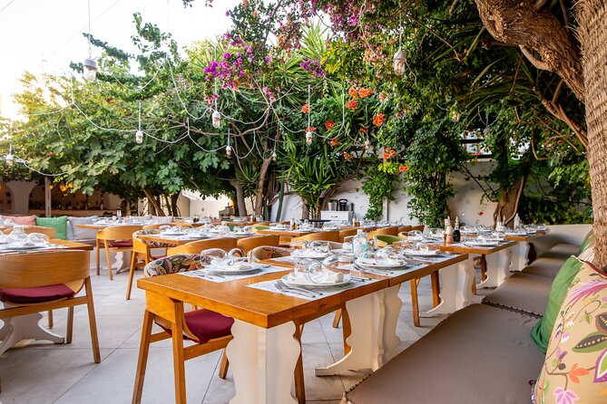 Cultural Odyssey Dance Feast in Mykonos Town - Timing, Group Size, and Why It Changes the Feel