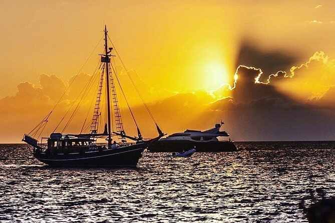 Mykonos Sunset Boat Party Little Venice - Who this Mykonos sunset boat party fits best