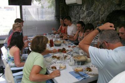 Traditional Lunch or Dinner with Drinks in Mykonos - Getting there smoothly: pickup, timing, and the real 2-hour plan