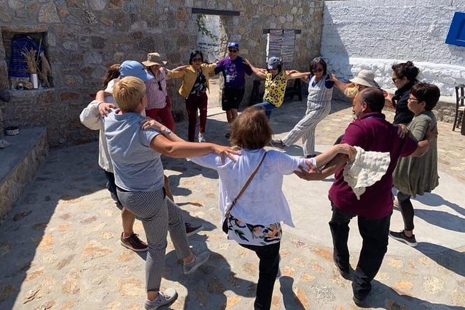 Wine Tasting Tour at a traditional farm in Mykonos - What You’ll Eat While You Sip: Local Snacks and Simple Pairings